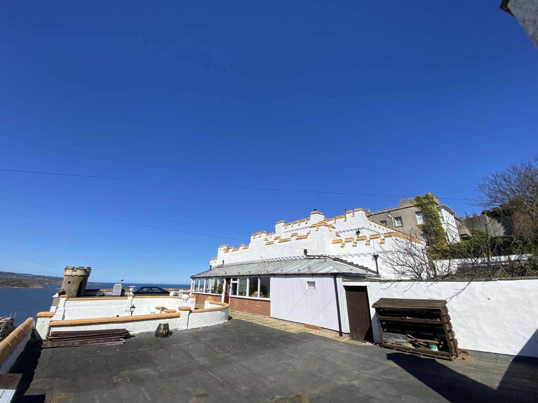 Guest house Castle By The Sea